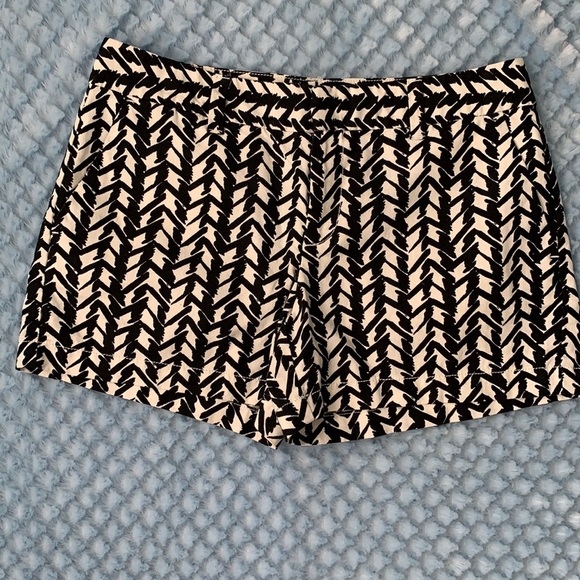 LOFT Pants - Loft, mid-rise linen/cotton short.